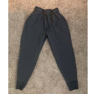 Traveler joggers